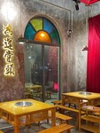 餐飲家具工廠供應巖板火鍋桌實木火鍋桌巖板鑲嵌實木材質