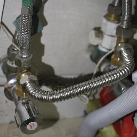青島膠南電熱水器售后熱線，青島膠南電熱水器維修電話
