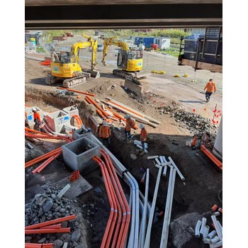 香港建筑工地招電焊工油漆工防水工包吃住正規(guī)工簽月薪3萬加