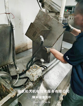 南京市雨花臺(tái)區(qū)酒店餐飲食堂污水隔油池清理不銹鋼隔油池打撈安裝