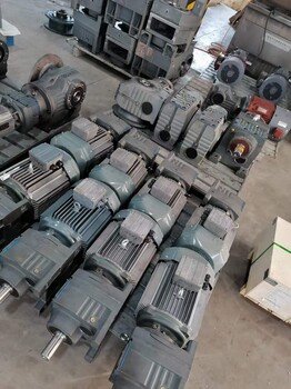 MC3RLHF03臥式減速器R77-7.59M1減速電機