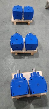 MC3RLHF03臥式減速器R77-7.59M1減速電機