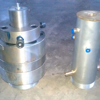 鋼筋護(hù)套管模具