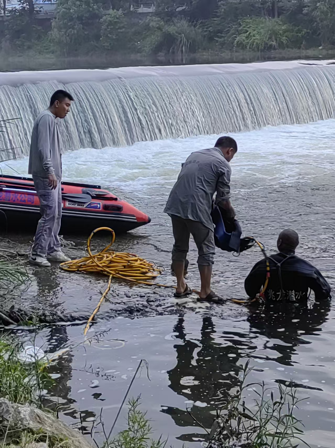 河南新乡打捞队 水下打孔电话