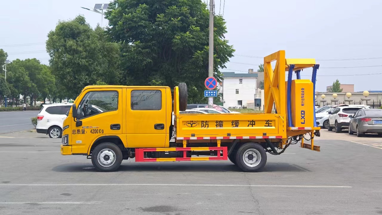 广东深圳双排座防撞缓冲车