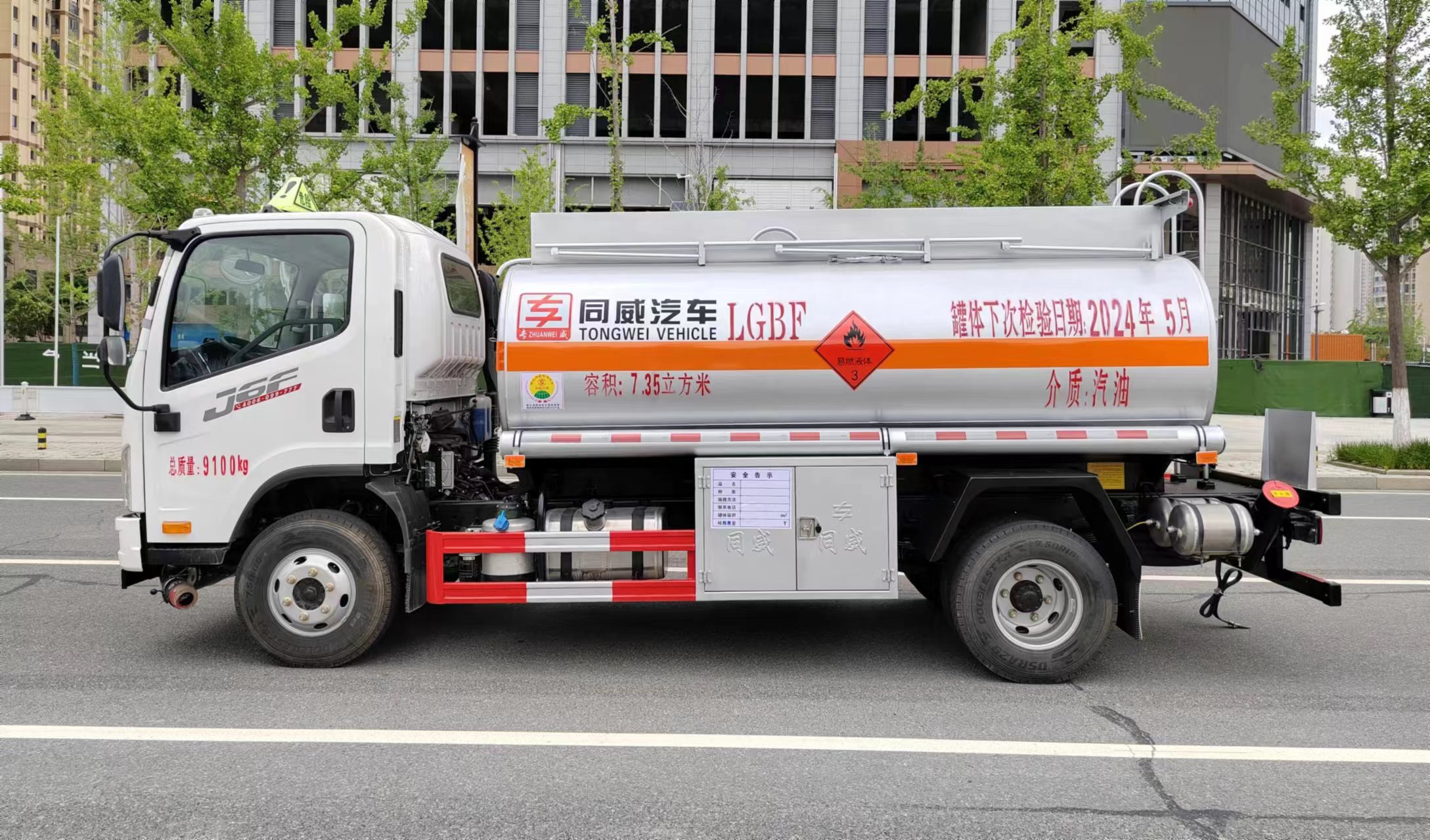 安庆解放2吨加油车同威上装价格