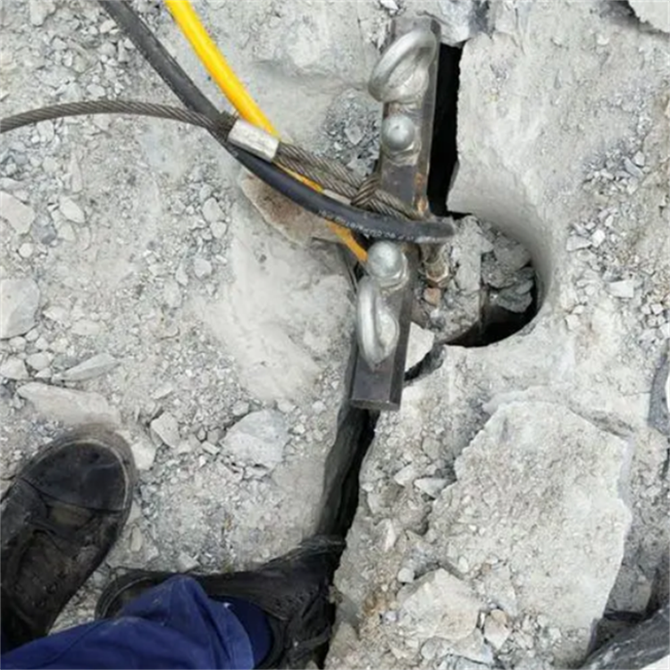 湖北黄石静态水泥破碎器液压分裂机成本咨询