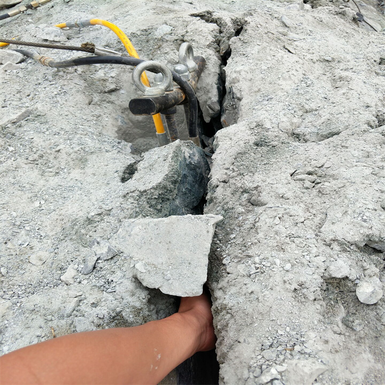 贵州岩石破碎器柴动劈裂棒产品批发