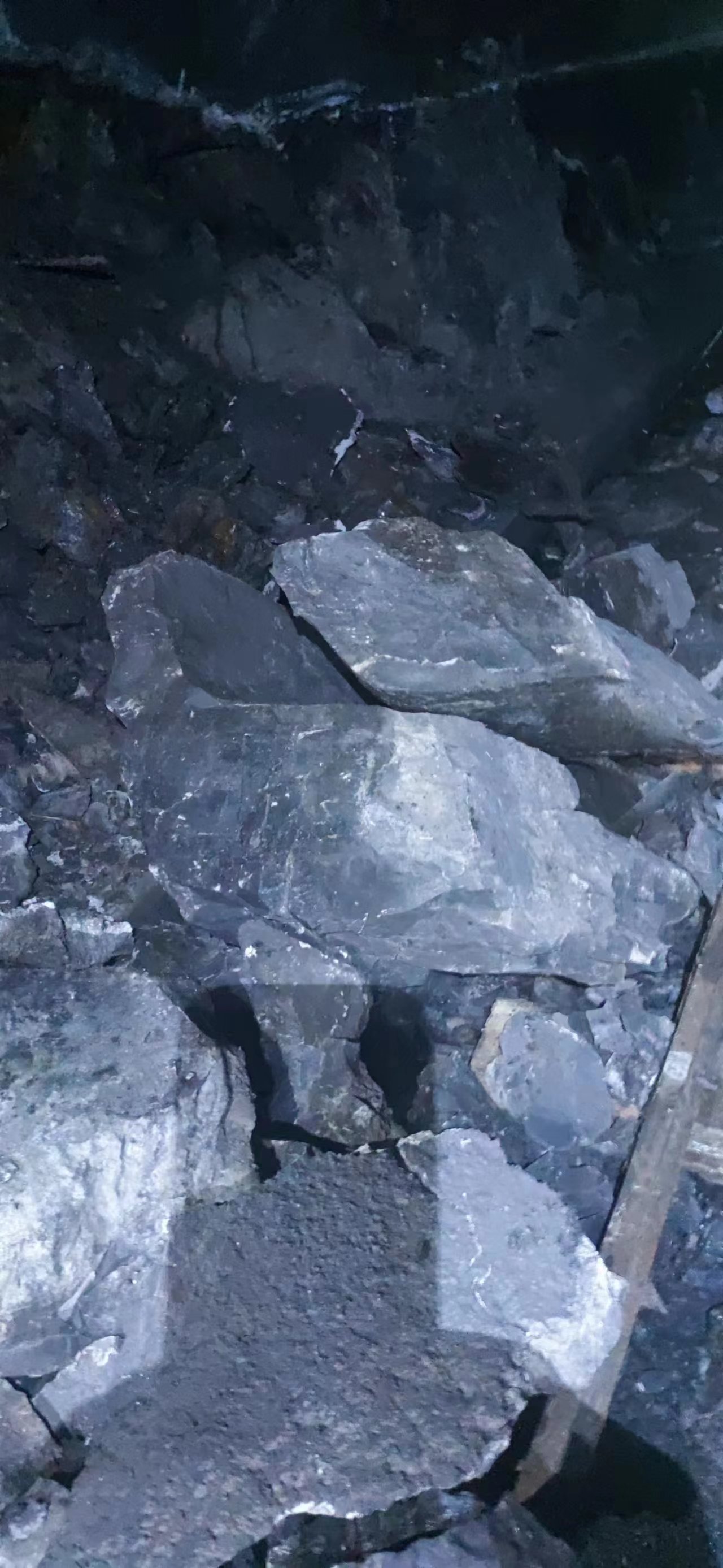 贵州遵义二氧化碳爆破煤矿顶板欲裂