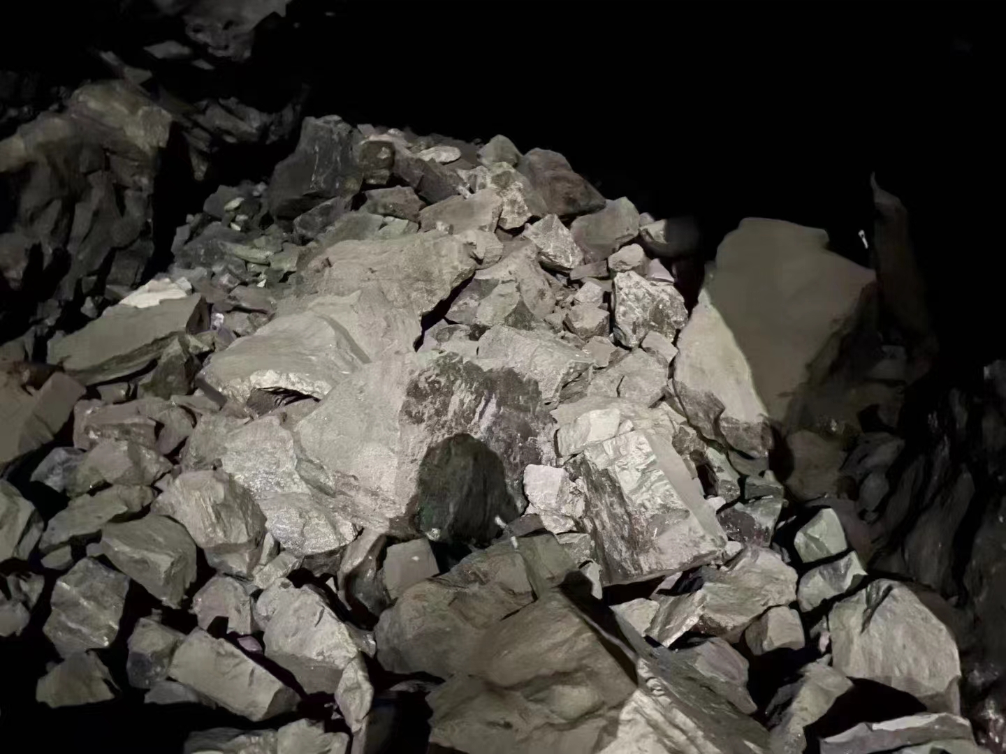 内蒙古二氧化碳爆破欲裂煤矿爆破开采