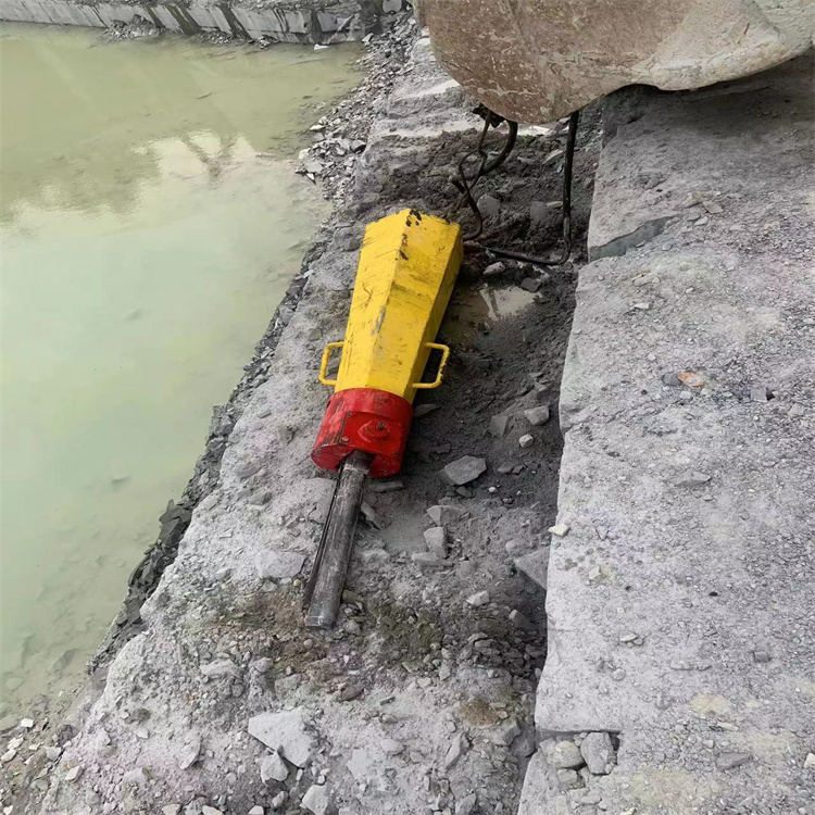 山西忻州静态掘进施工设备劈裂棒设备厂家