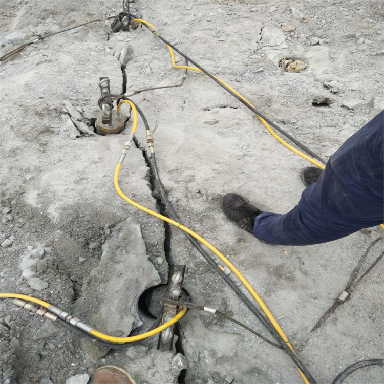 青海果洛岩石破碎设备液压分裂机技术培训