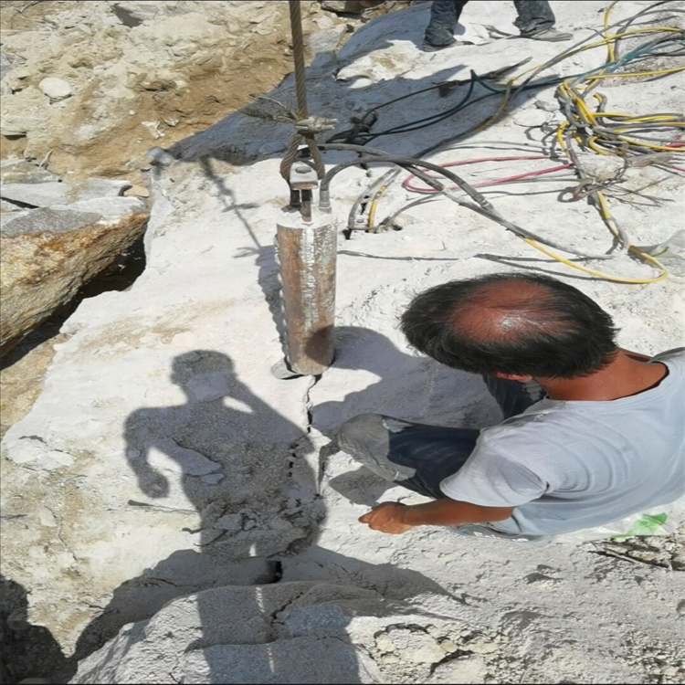 安徽蚌埠静态掘进施工设备液压分裂机技术培训