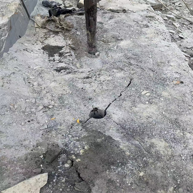 安徽蚌埠静态开采岩石设备液压分裂机设备咨询