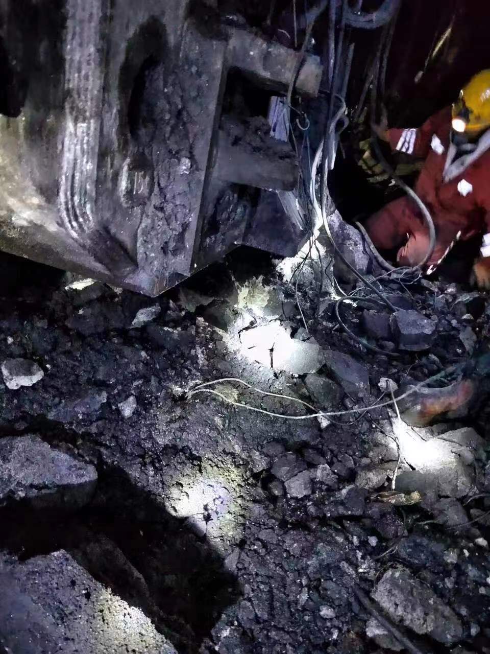 黑龙江大庆煤矿爆破设备煤矿顶板泄压咨询电话