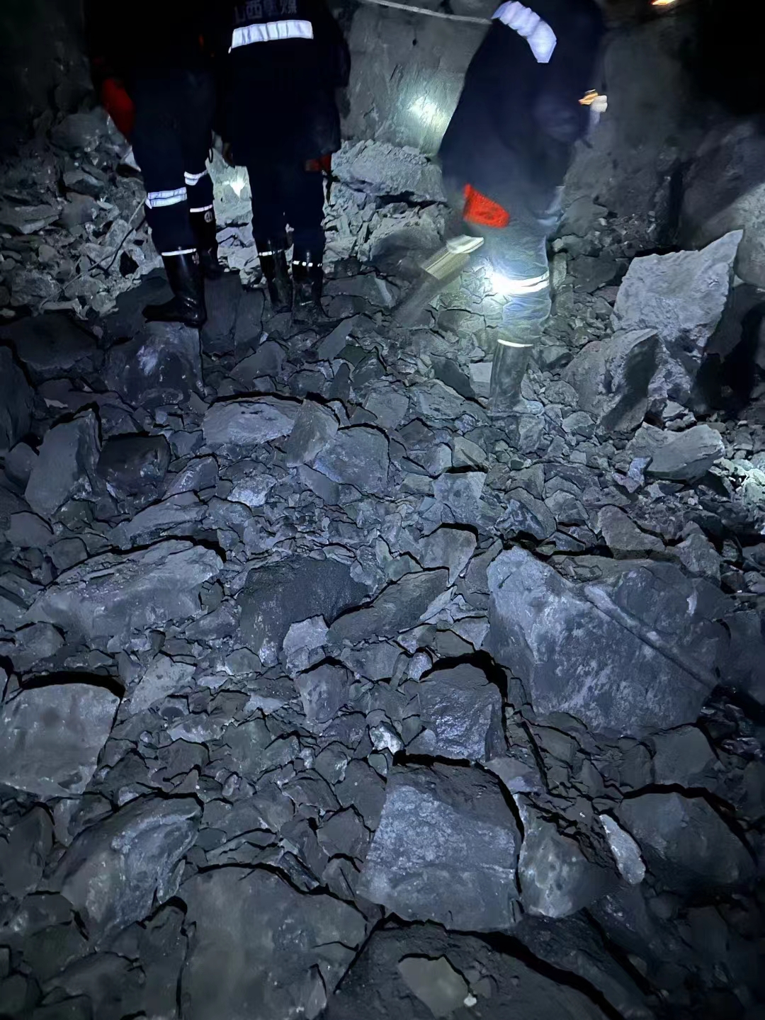 新疆哈密二氧化碳气体膨胀煤矿岩石清障技术指导