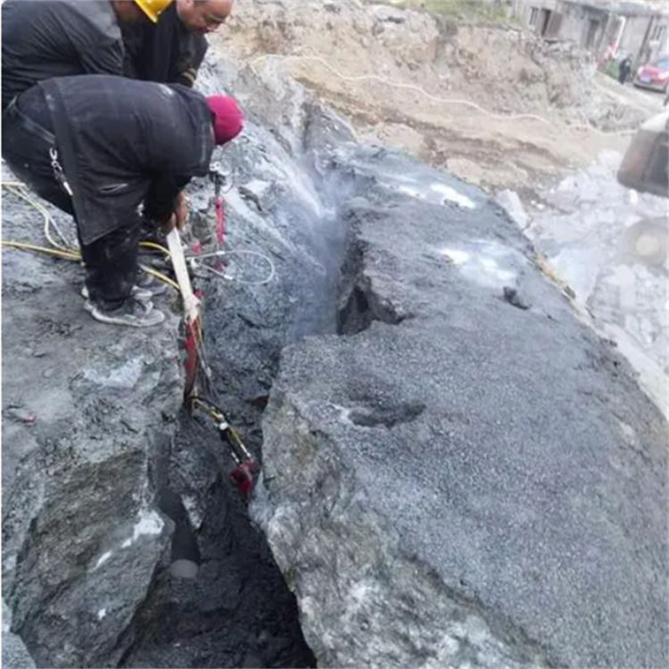 青海土石方开挖工程水磨钻机配合劈裂棒设备厂家