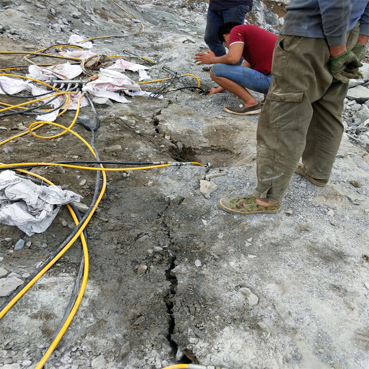 福建引水涵洞施工岩石分裂机水磨钻设备咨询