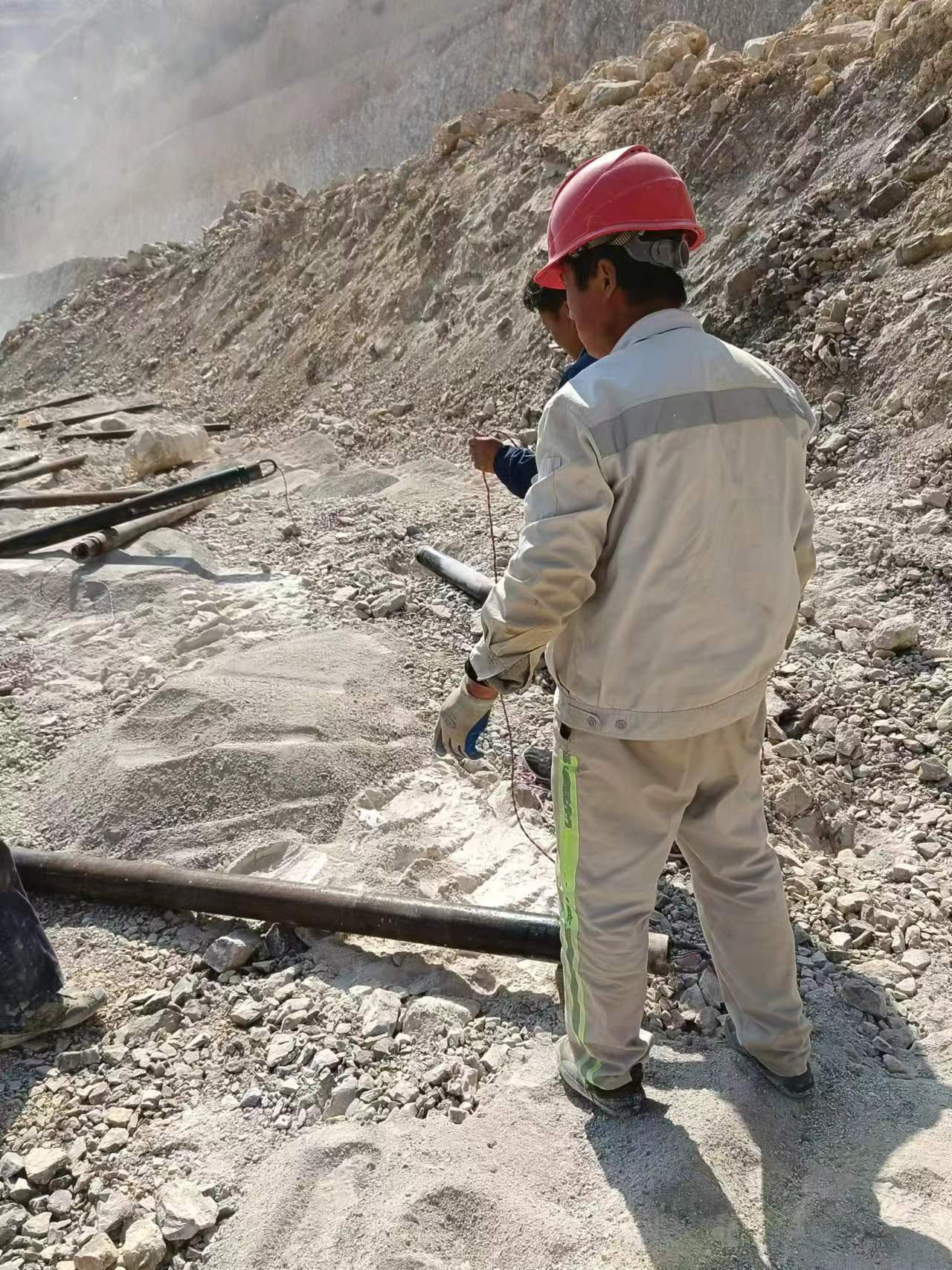 浙江丽水一次性致裂管矿山开采