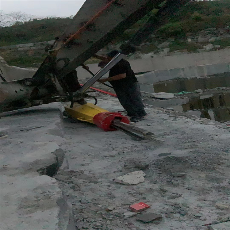 四川宜宾液压岩石劈裂棒设备厂家