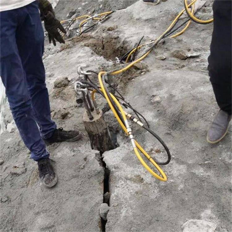 内蒙古阿拉善盟液压破石劈裂棒设备咨询