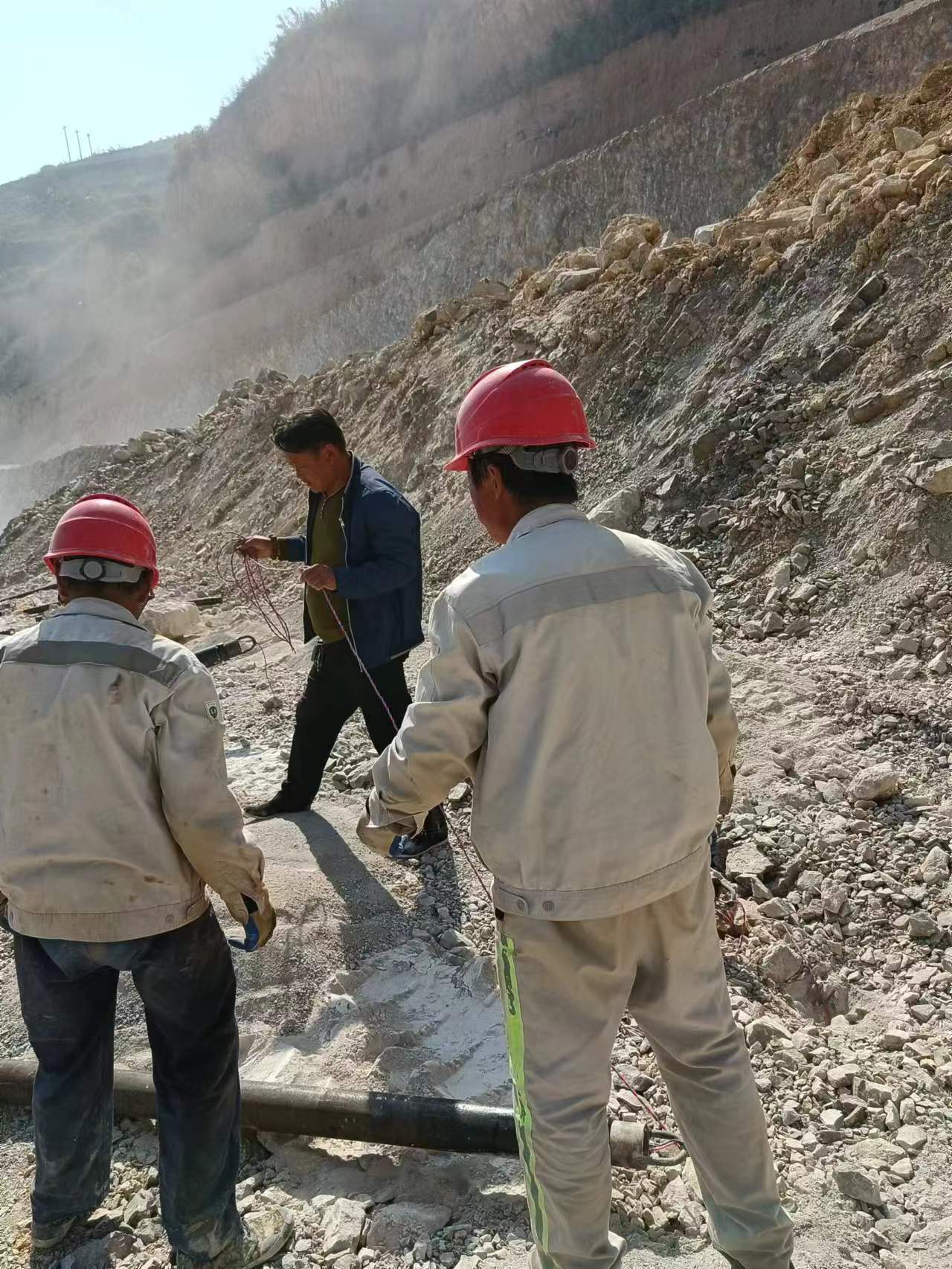 内蒙古通辽隧道煤矿使用二氧化碳爆破