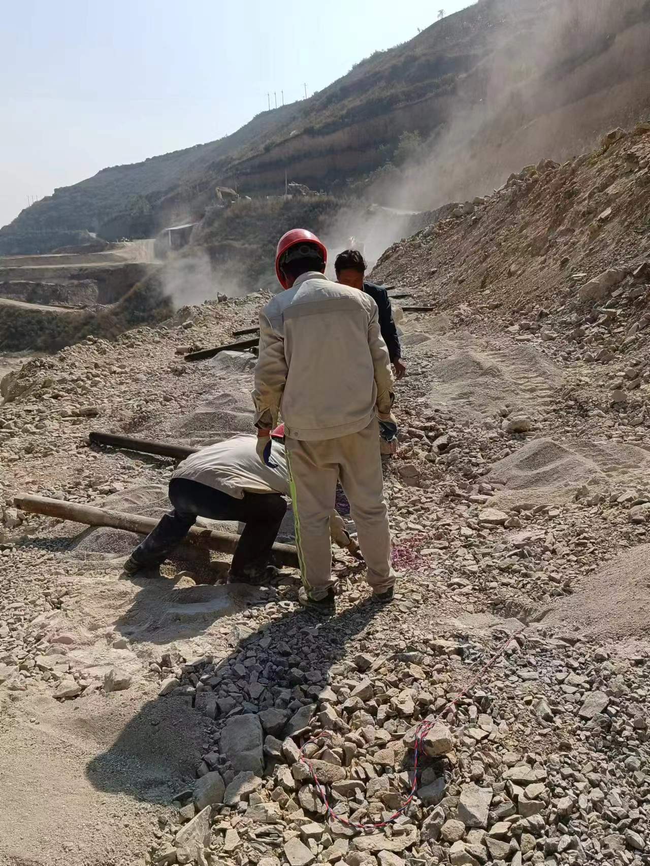 新疆克孜勒苏柯尔克孜二氧化碳气体爆破生产厂家