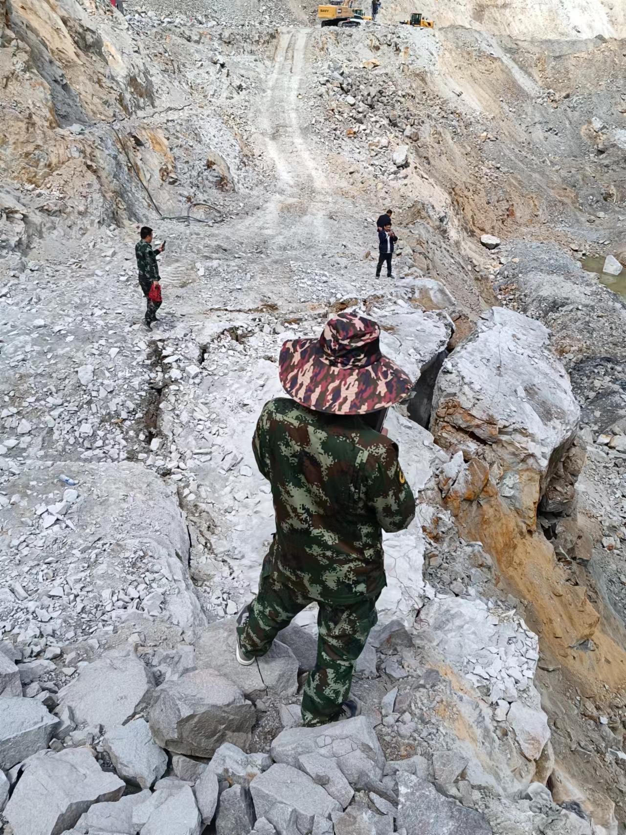 新疆水泥分裂机静态劈裂棒技术培训