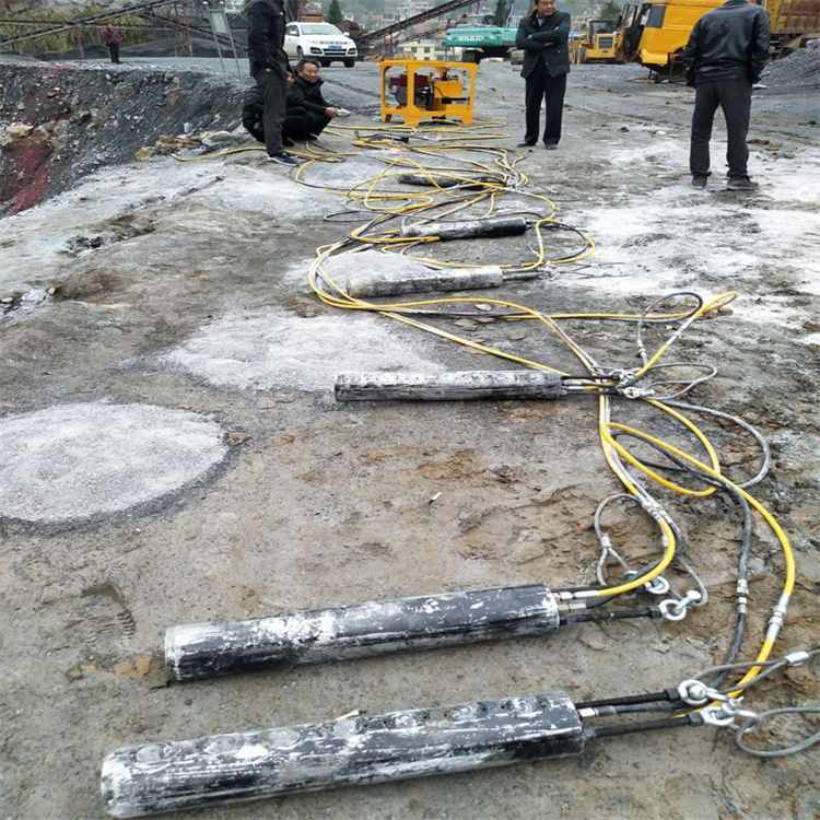 新疆水泥分裂机静态劈裂棒技术培训