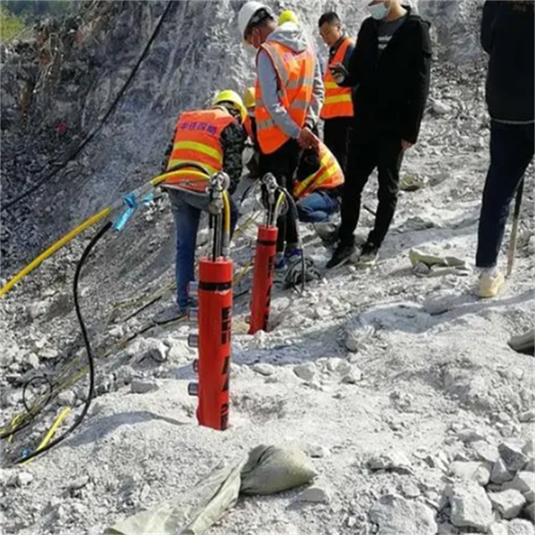 河南坚硬岩石开采设备静态劈裂棒技术公司