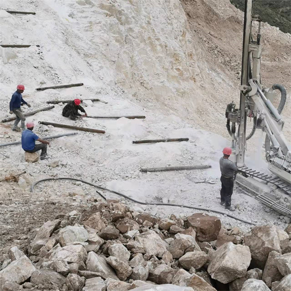 湖北鄂州矿山开采设备气体爆破效果