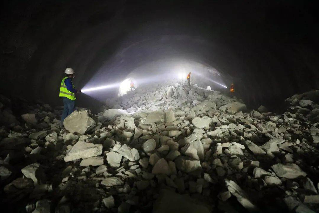 金山洞采隧道新工艺设备公司