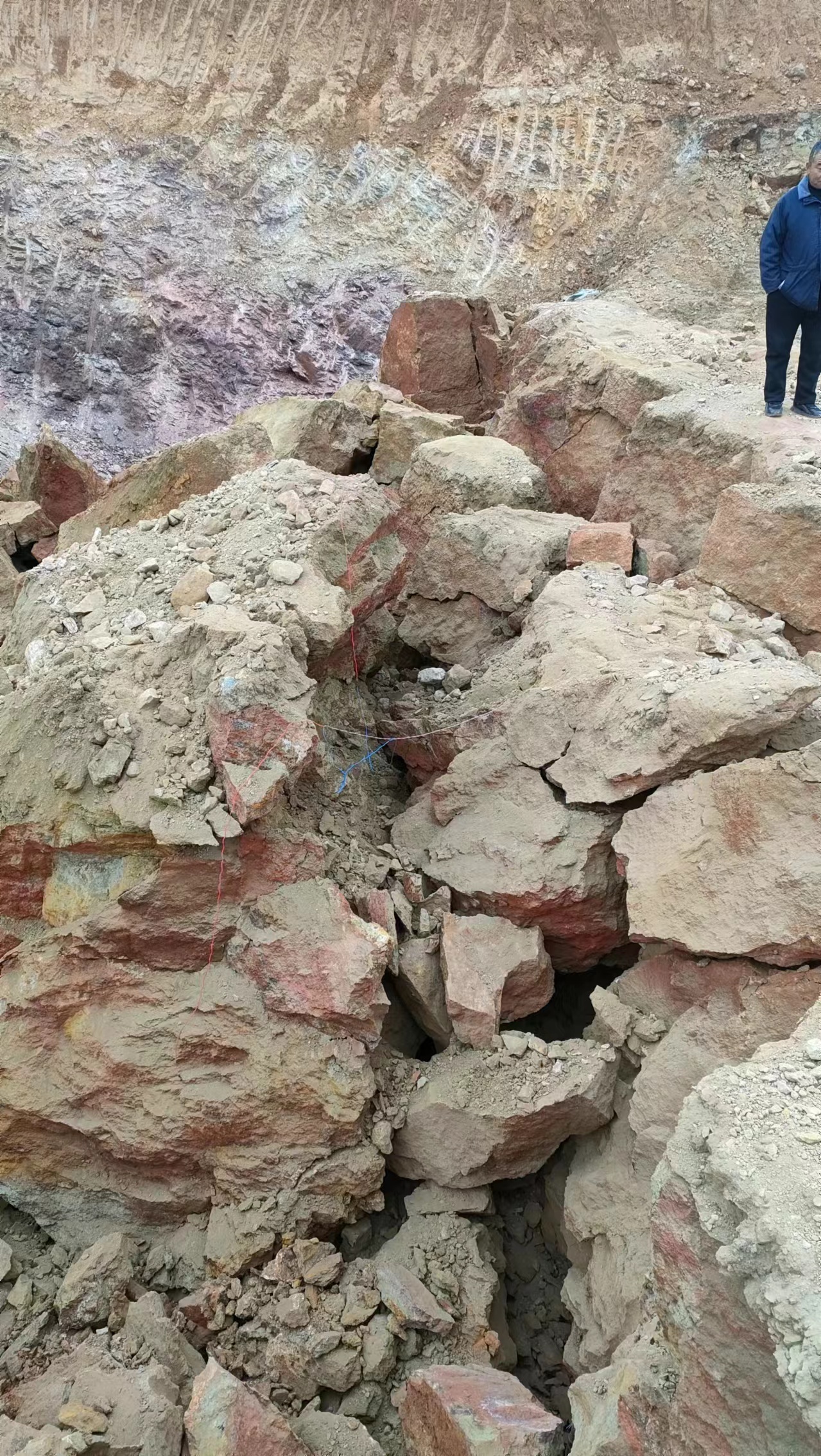 重庆江北液态气体爆破石灰岩