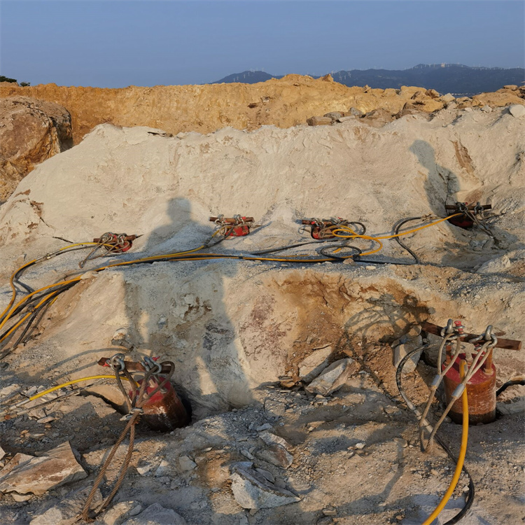 新疆岩石霹雳设备液压劈裂棒设备厂家