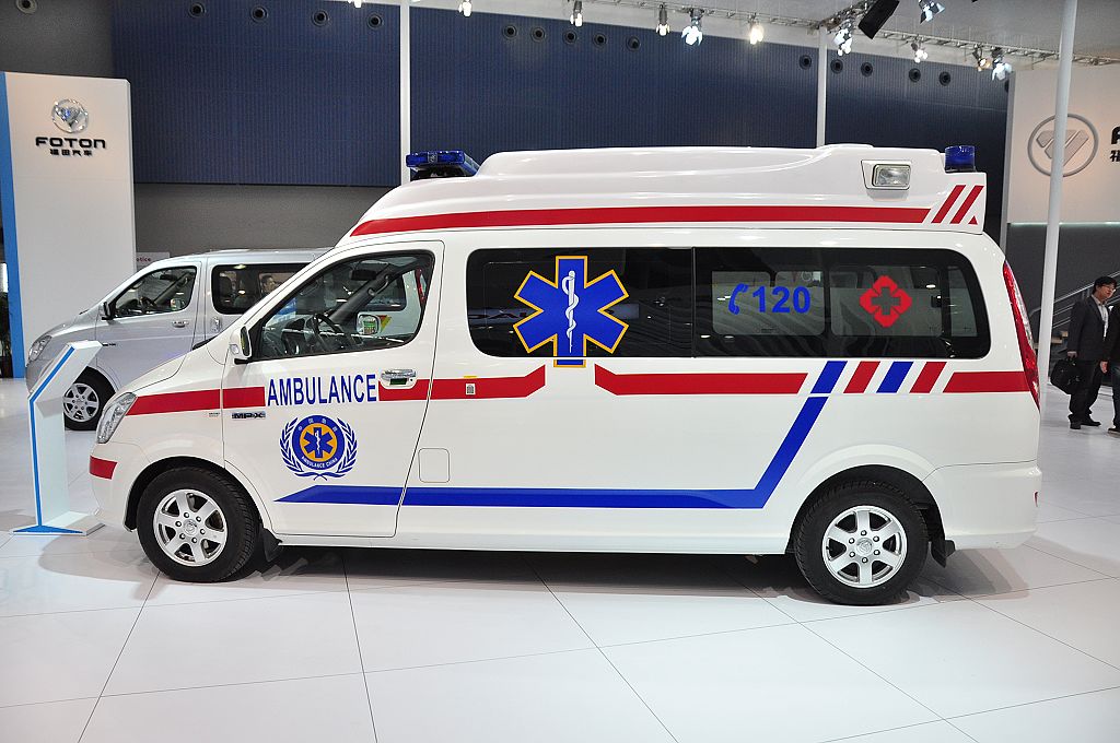 阿勒泰长途病人转运救护车-病人转院护送-服务