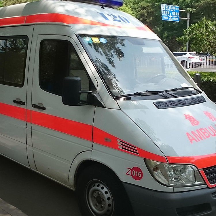 广州救护车长途转院/异地救护车运送病人