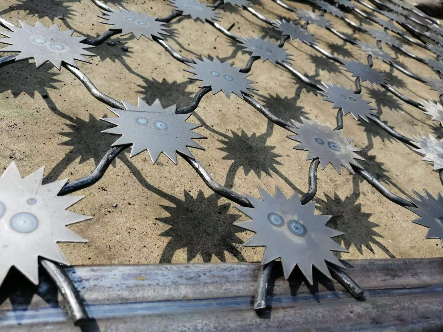 武漢熱鍍鋅鋼網(wǎng)墻  獄墻鋼網(wǎng)墻
