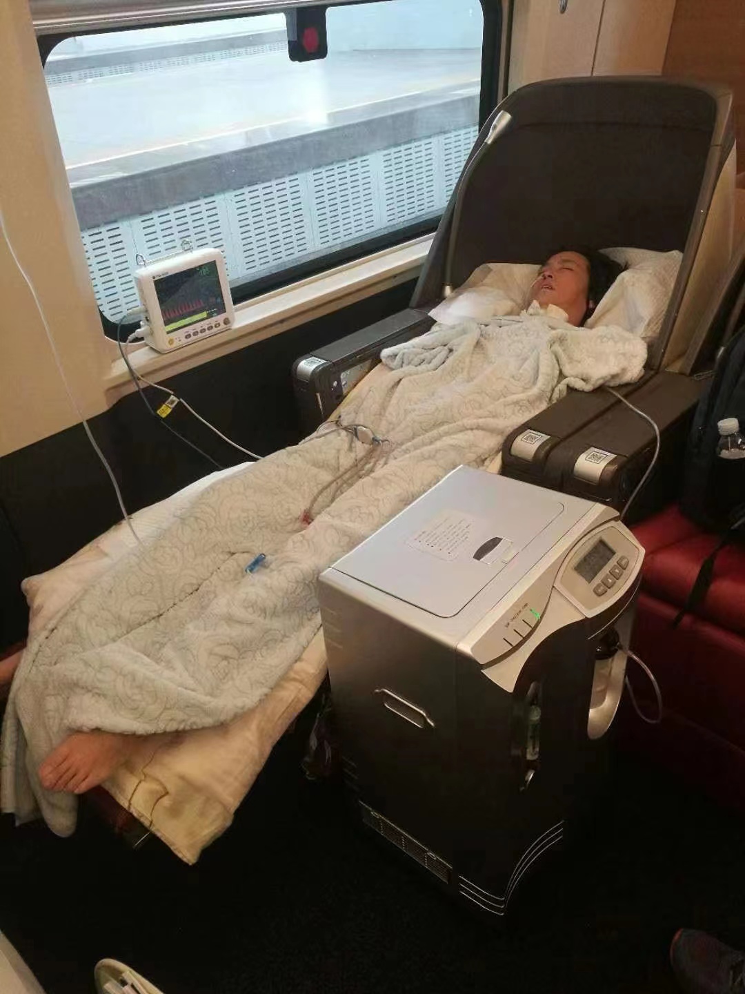 杭州高铁转运病人、康复出院接送，全国连锁，24小时服务