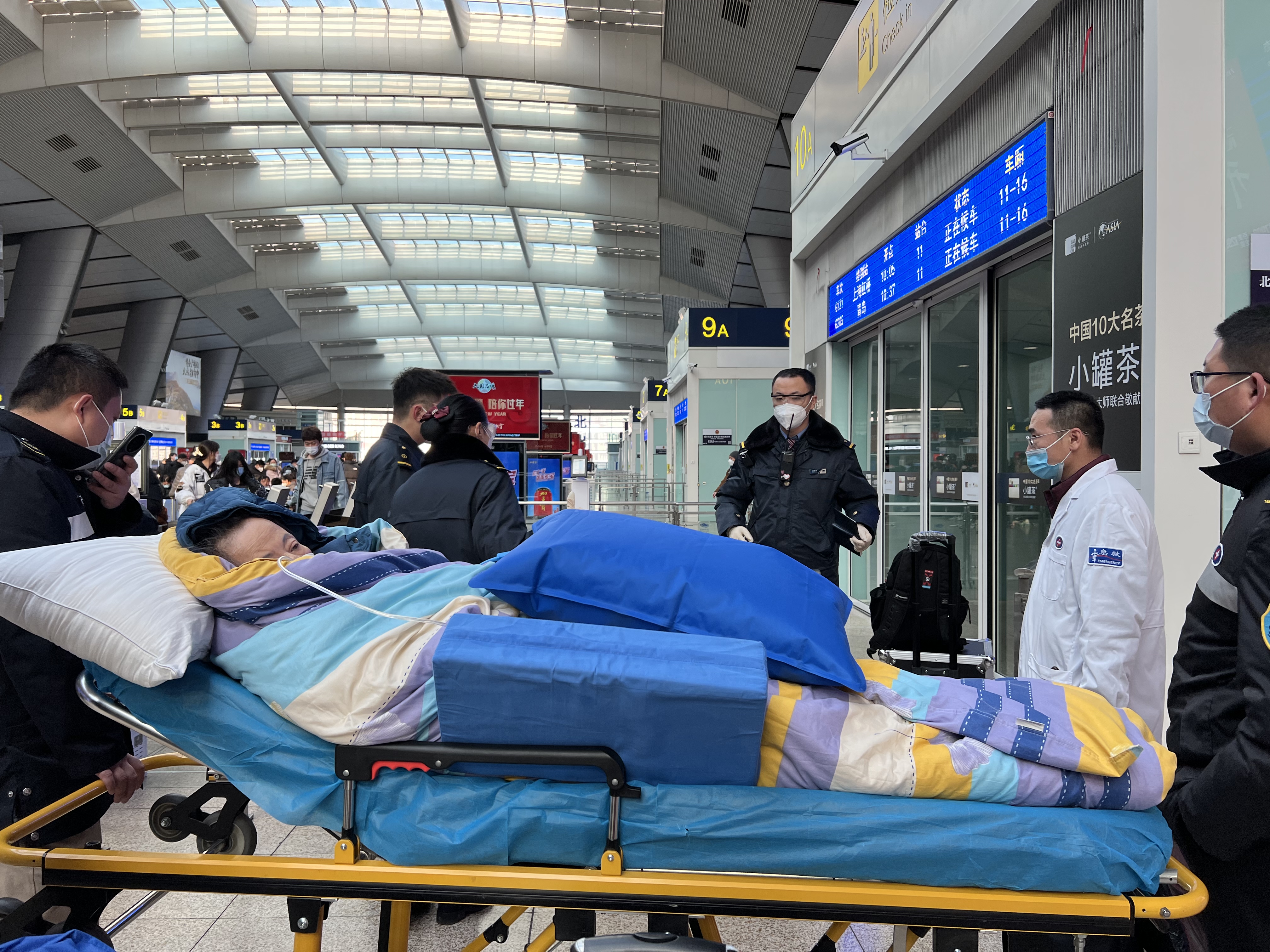荆州高铁转运病人、跨省护送 全国就近派车
