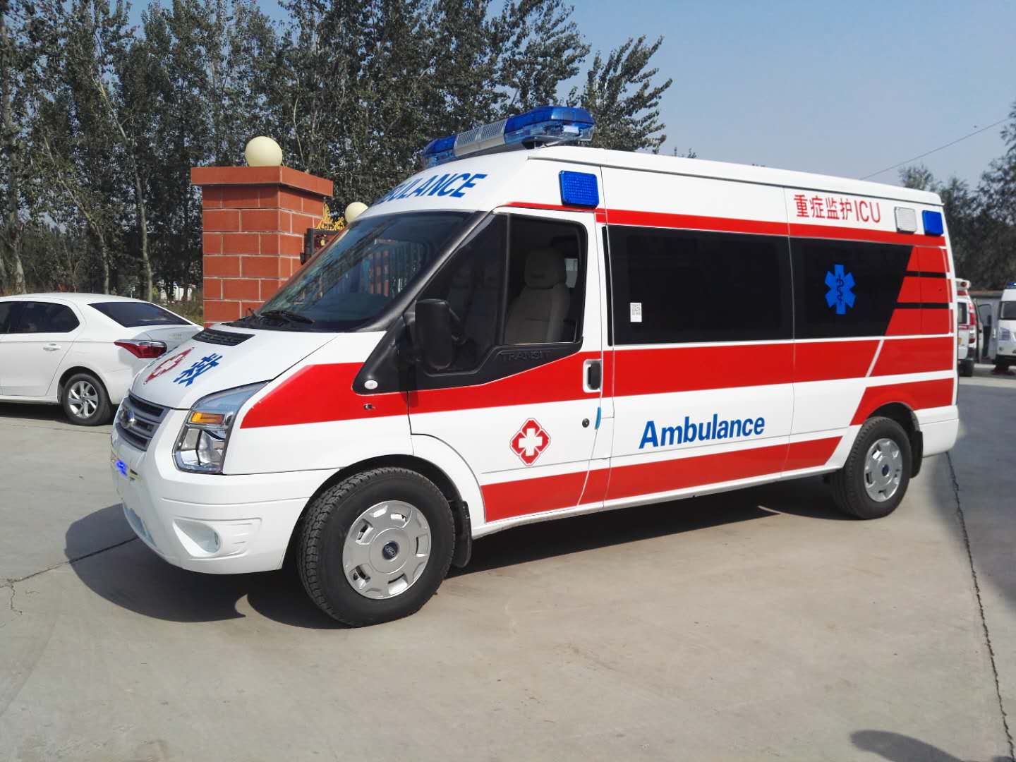 北京西苑长途跨省120救护车护送病人转院出院服务中心