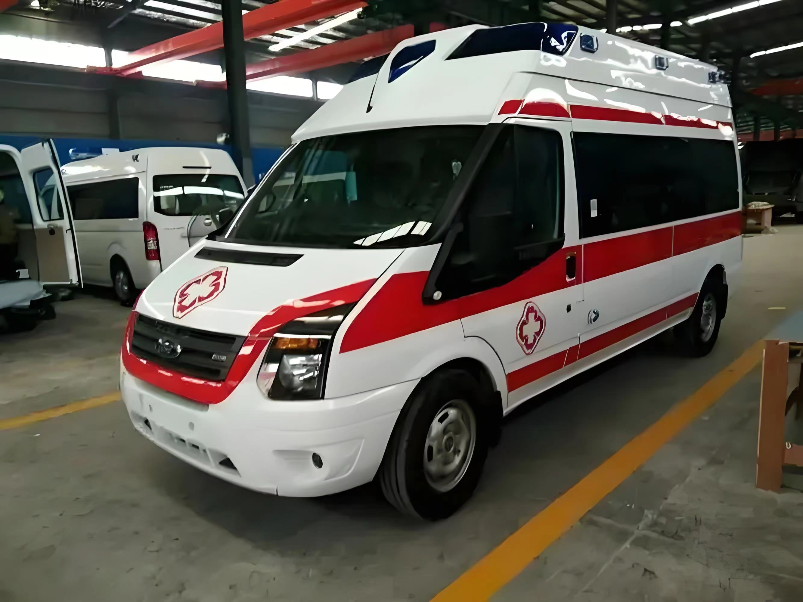 柳州120救护车出租-长途救护车病人转运-费用透明