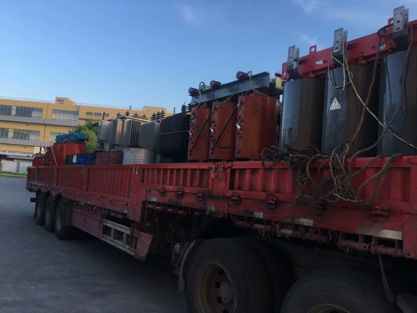 惠州惠城区回收废旧变压器-电力变压器回收-1600千瓦变压器回收