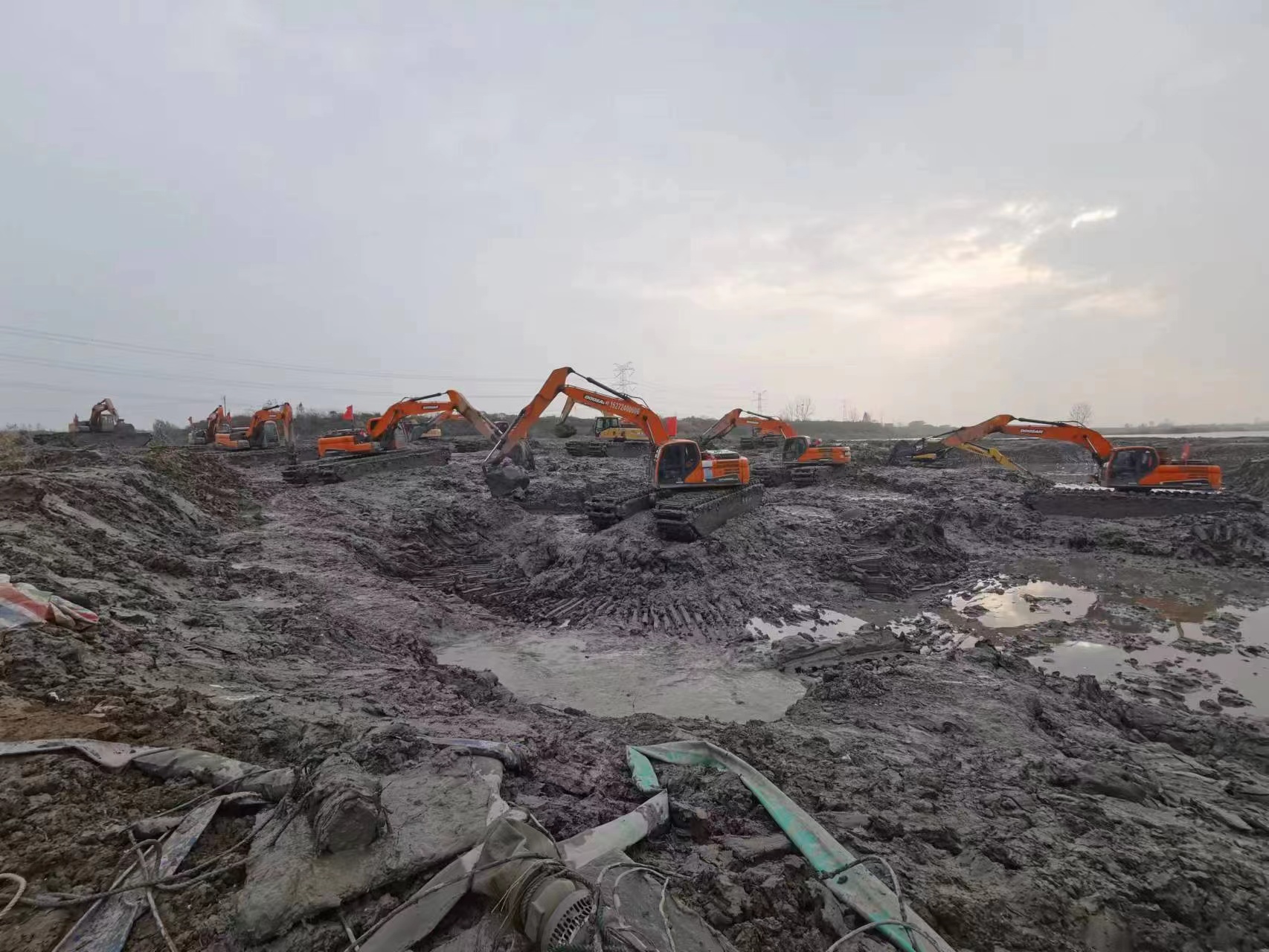 江北水陆挖机清淤单价船式,水挖机出租一站式服务