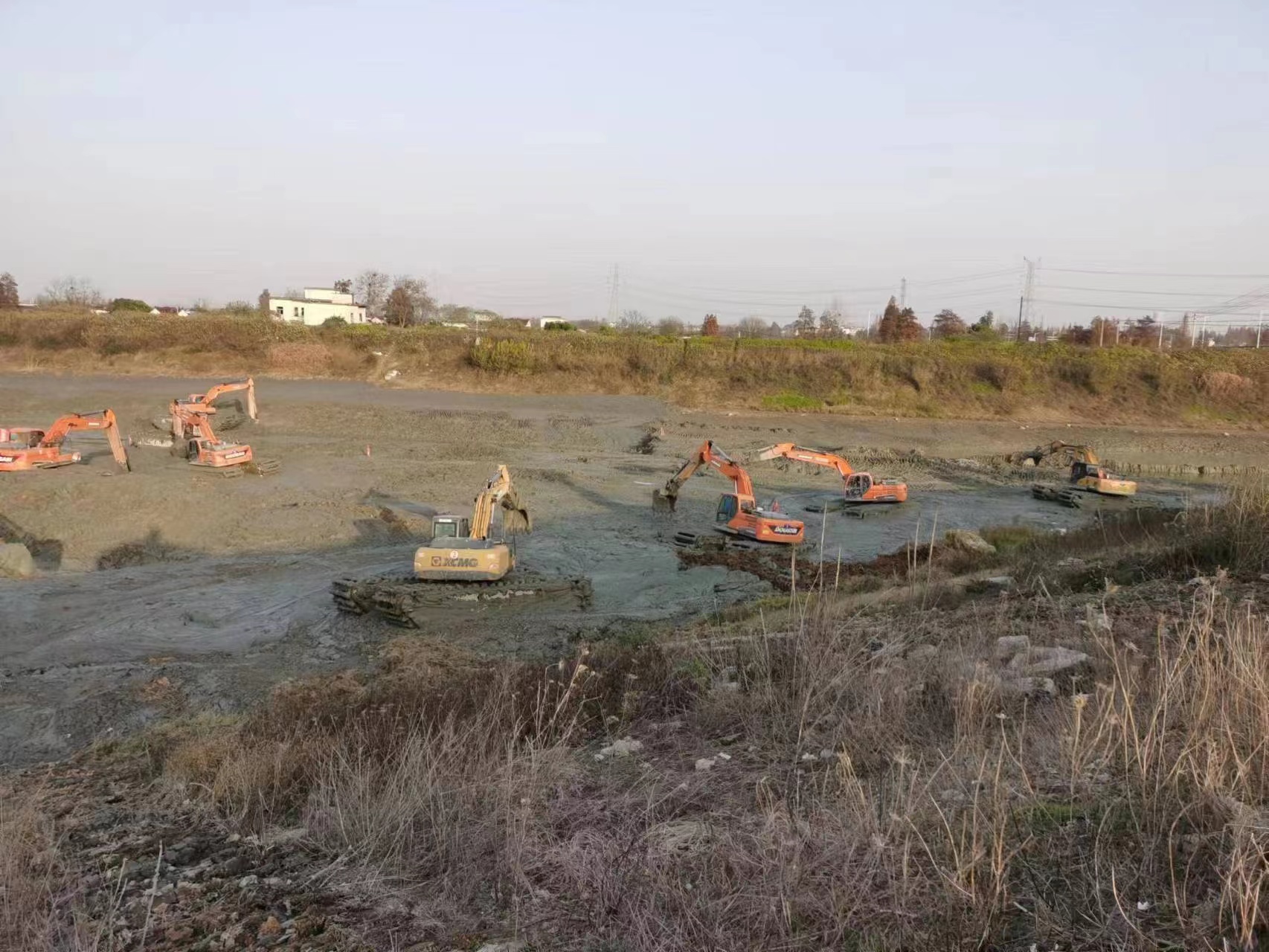 鹤岗浮水挖掘机清淤,水上挖掘机租赁一站式服务