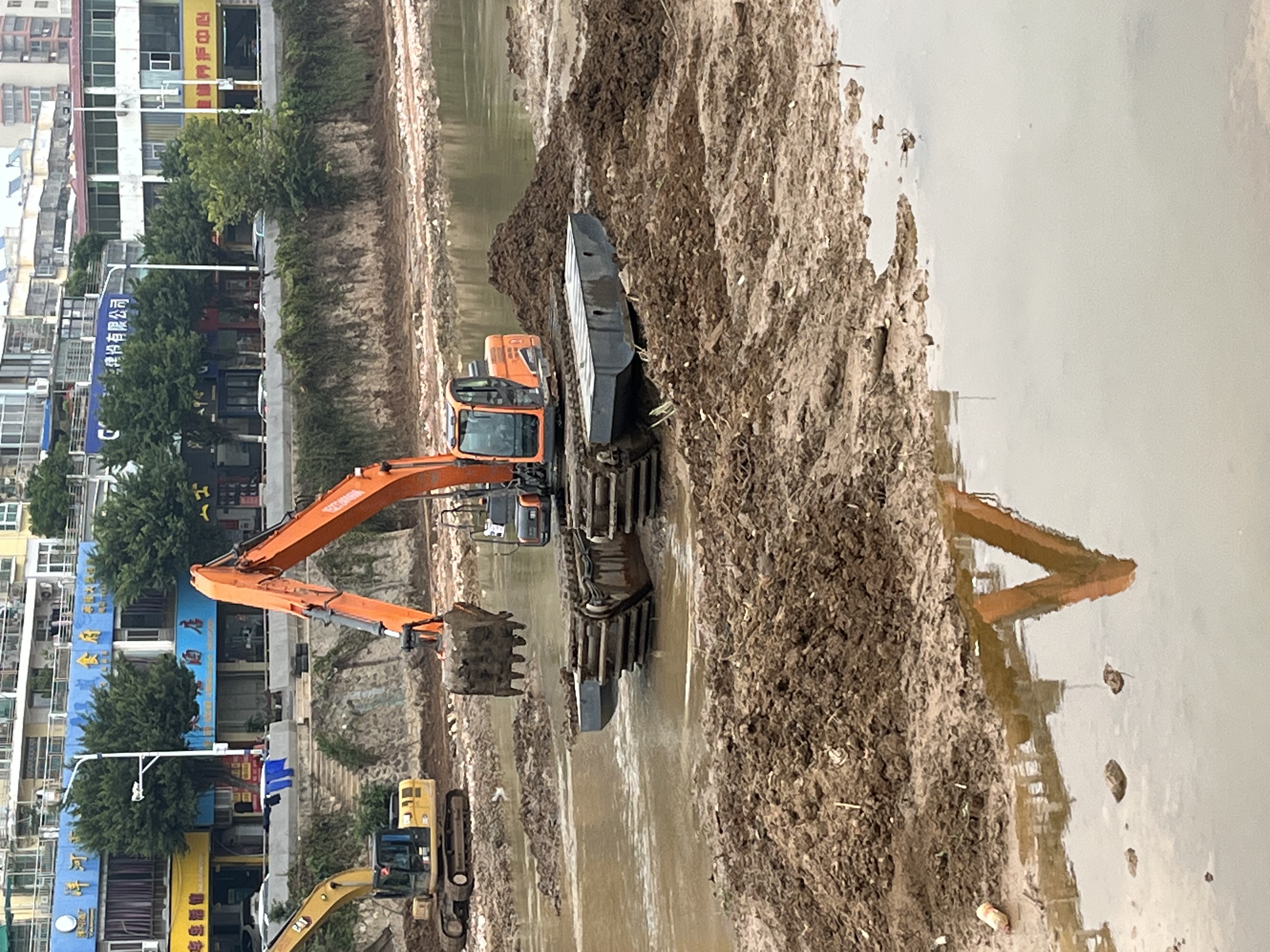 淮安河道清淤挖机本地,水挖机租赁一站式服务