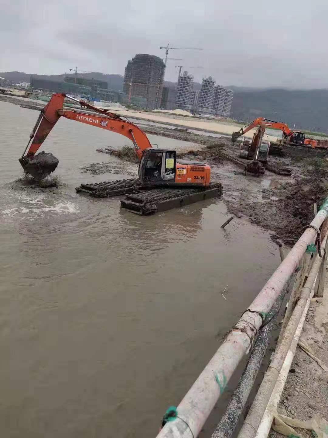 三亚水陆挖机清淤公司价钱,水上浮船挖掘机租赁一站式服务