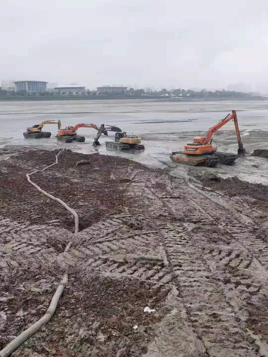 牡丹江船挖机河道清淤价格多少钱,水陆两用挖掘机出租一站式服务