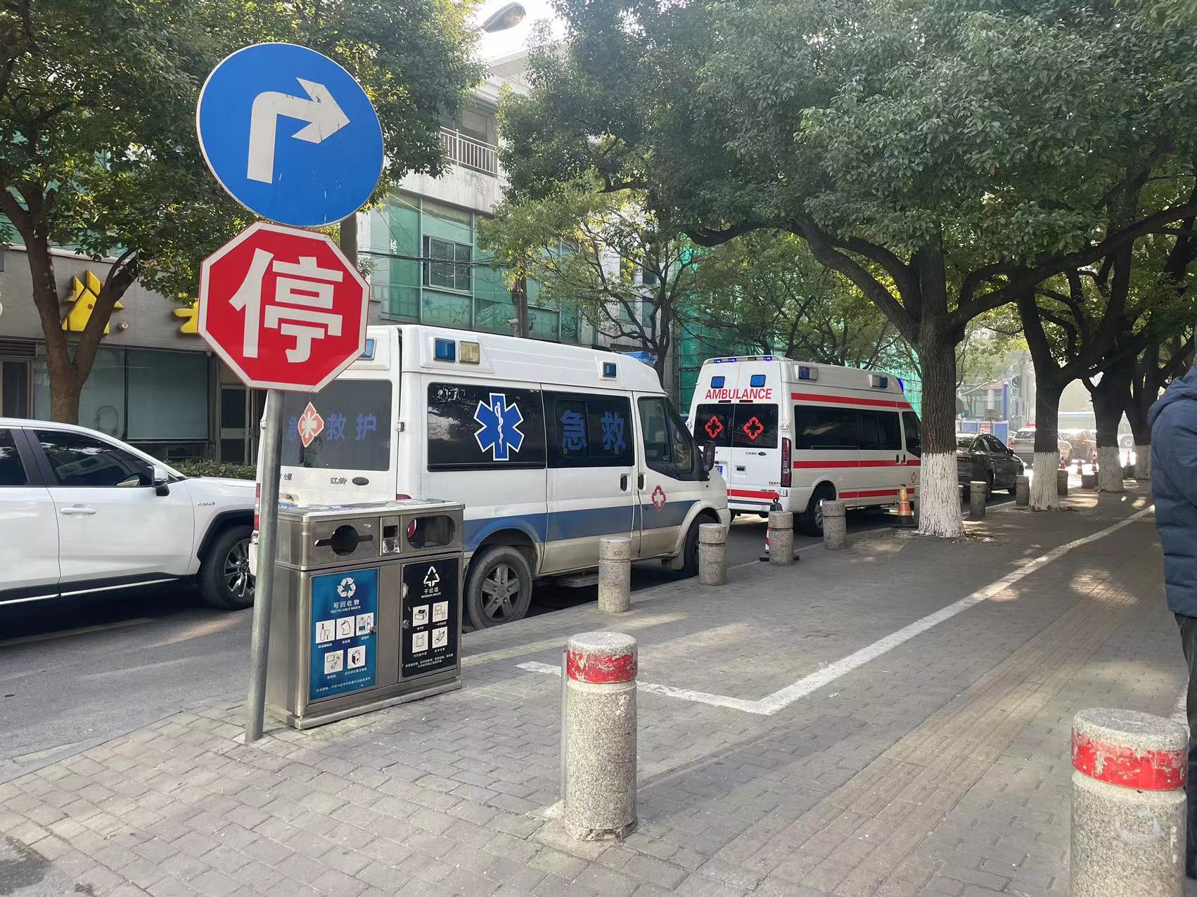 岳阳长途跨省救护车/一般多少钱-诚信服务