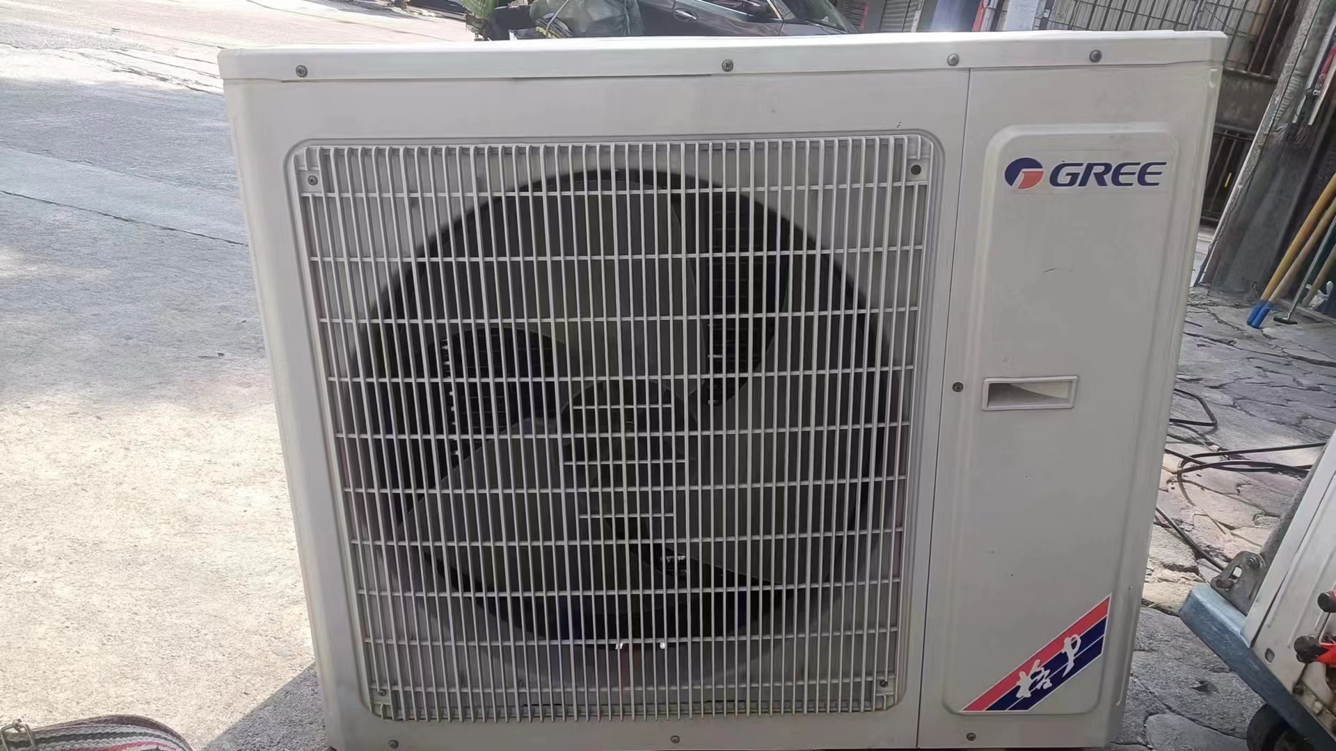 青浦区重固空调维修,空调安装,空调移机,空调加氟维修空调不制冷，效果差，不通电
