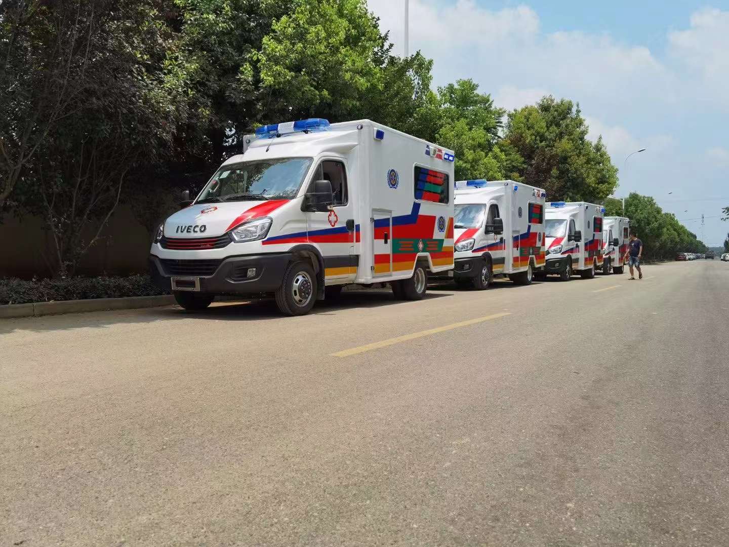 阿坝120长途转院救护车救护车长途运送病人
